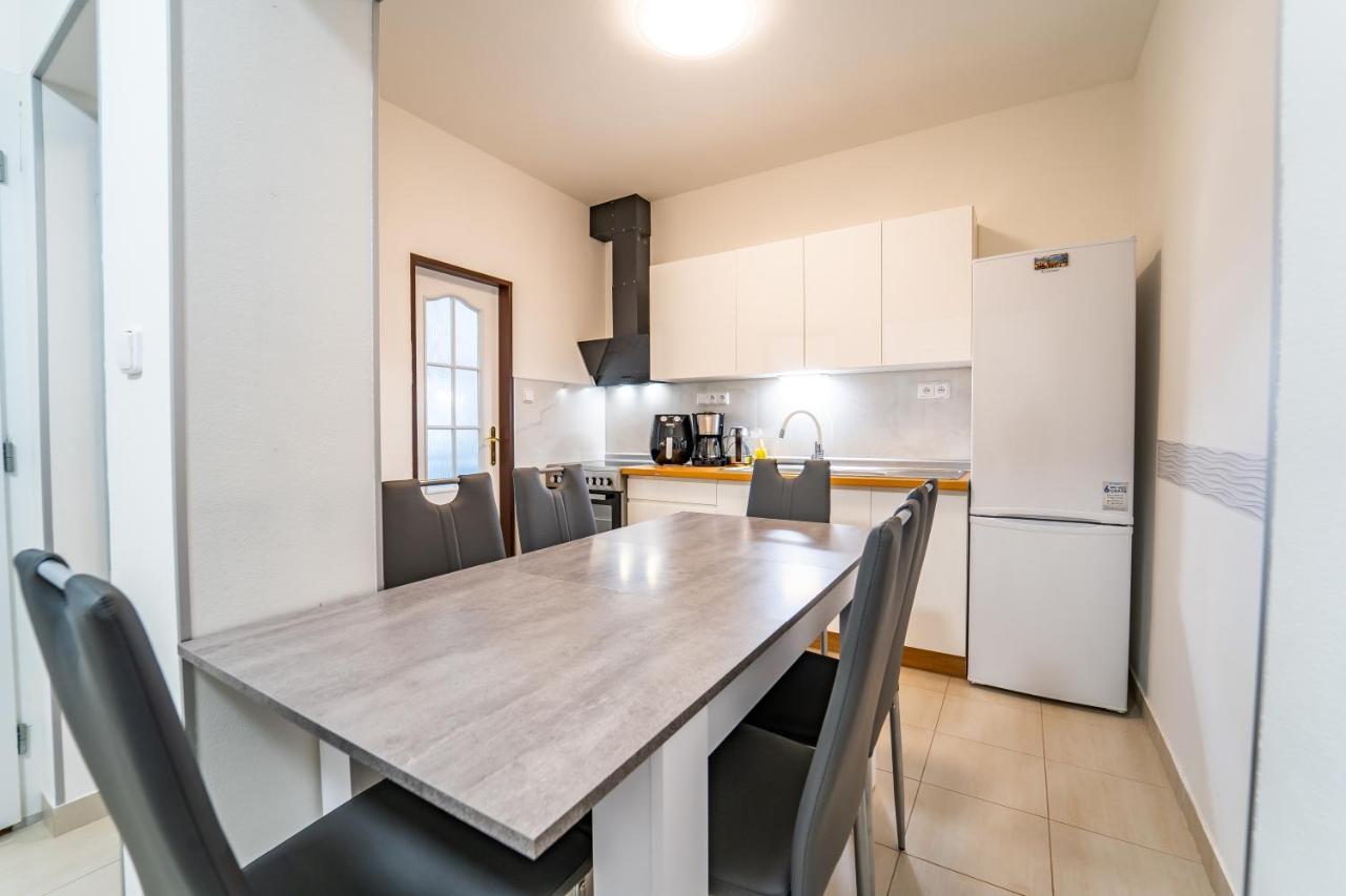 Lukas Apartments 야히모프 외부 사진